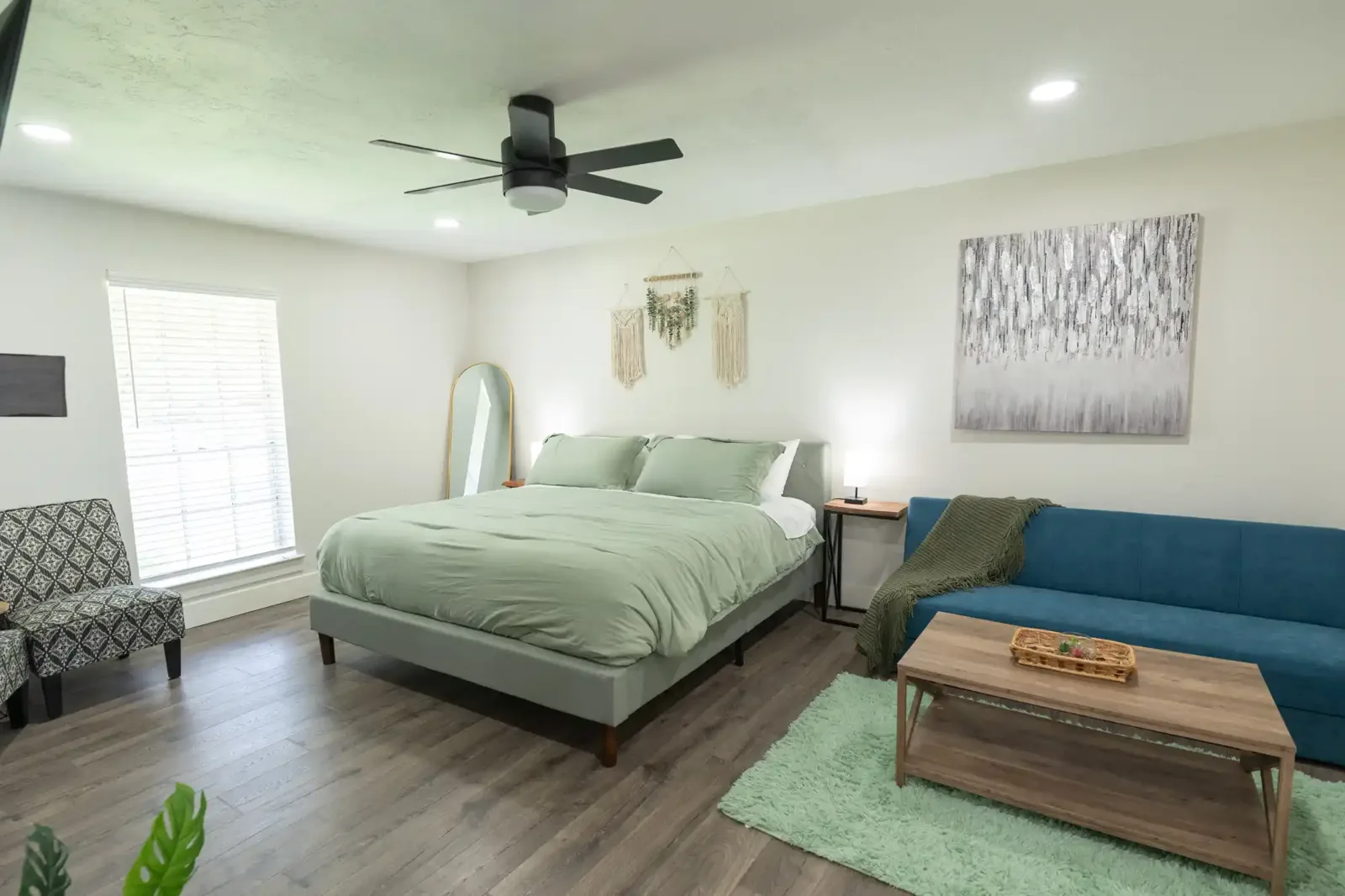 Houston Oasis — photo 4