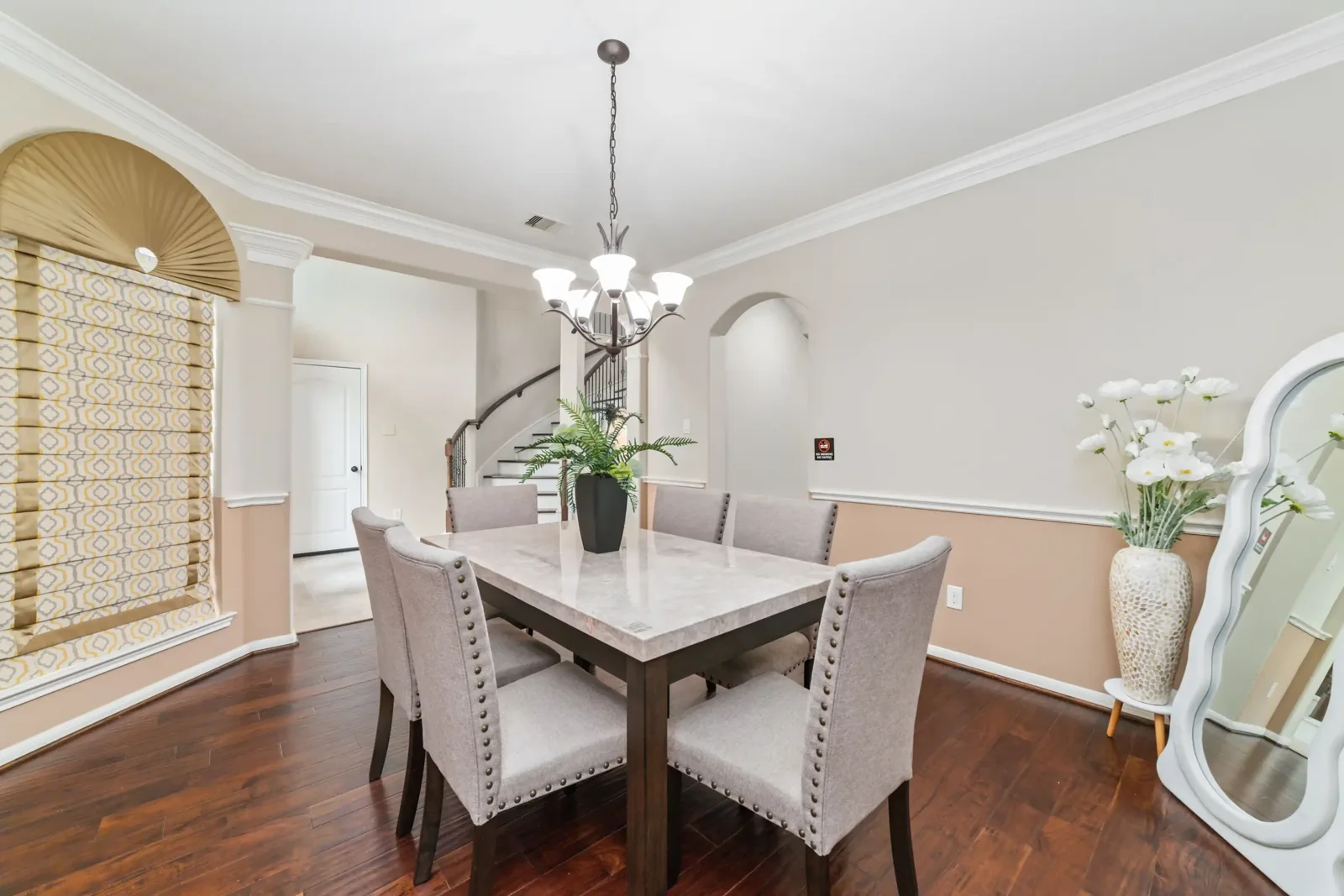 Lavish Home — photo 4